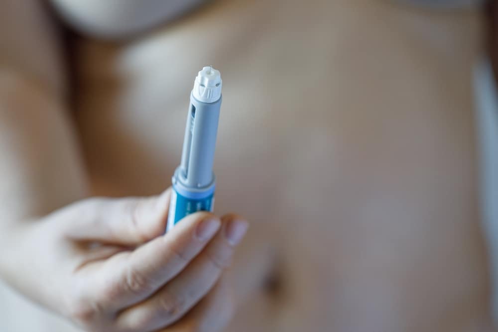 A person holding an injection pen for semaglutide